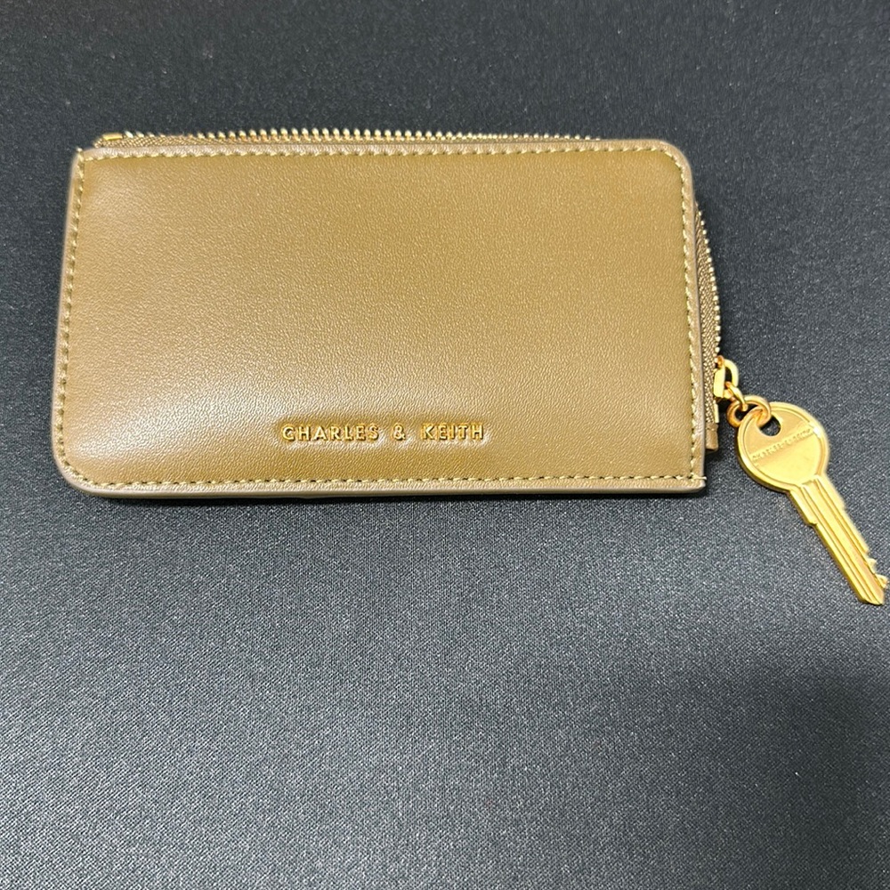 Charles & Keith Olive Card Wallet